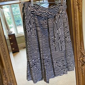 Silk skirt in cool print